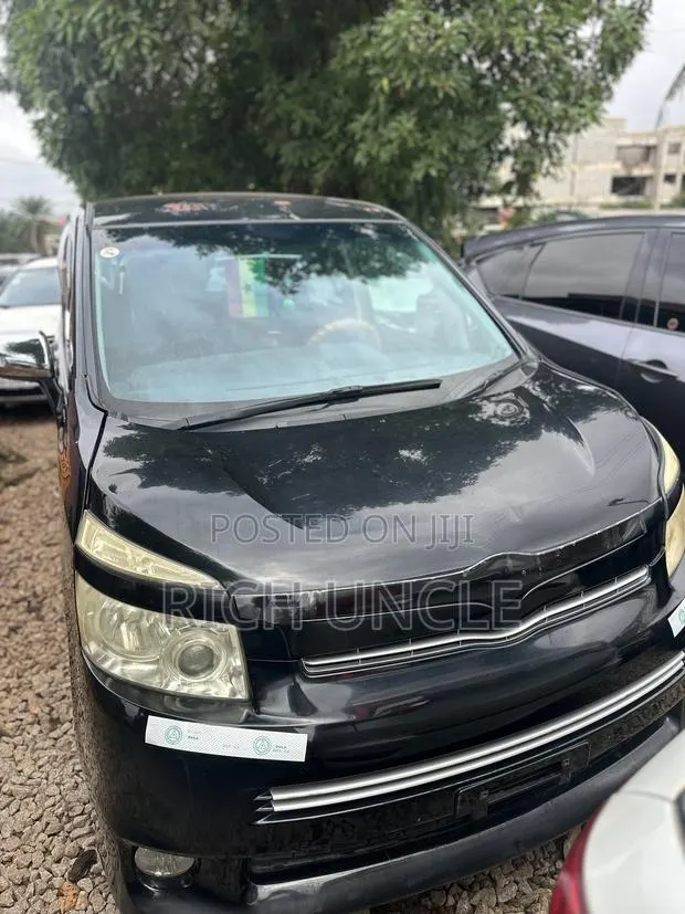 Toyota Voxy 2011 Black · Photo 1