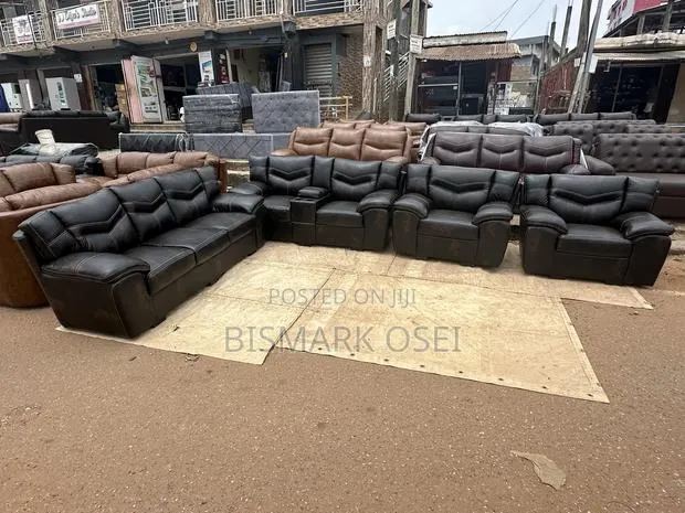 Comfortable Complete Sofa Set, Comes With Storage and Cup Holders · Photo 1