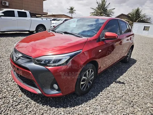 Toyota Yaris 1.5 Sedan XLE 2020 Red · Photo 1