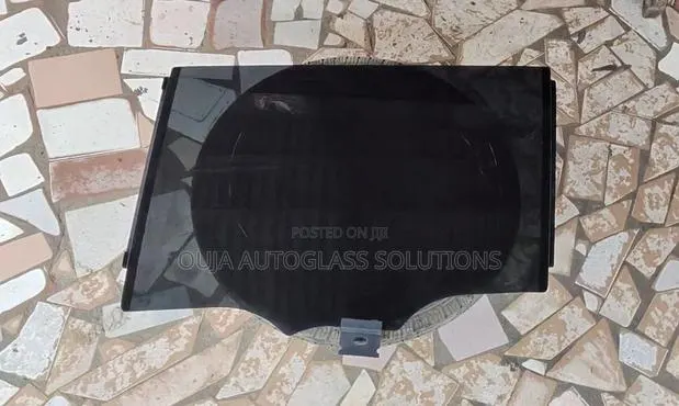 2023 Range Rover Vogue L460 Rear Left Door Glass Available (Laminated) · Photo 1