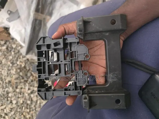 Honda CRV 2023 Radar Bracket Holder · Photo 1