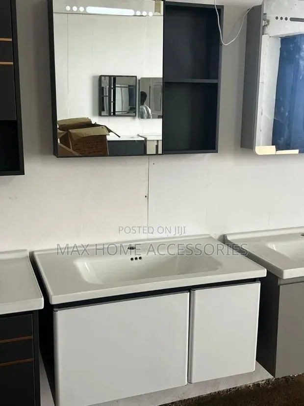 Vanity Basin · Photo 1