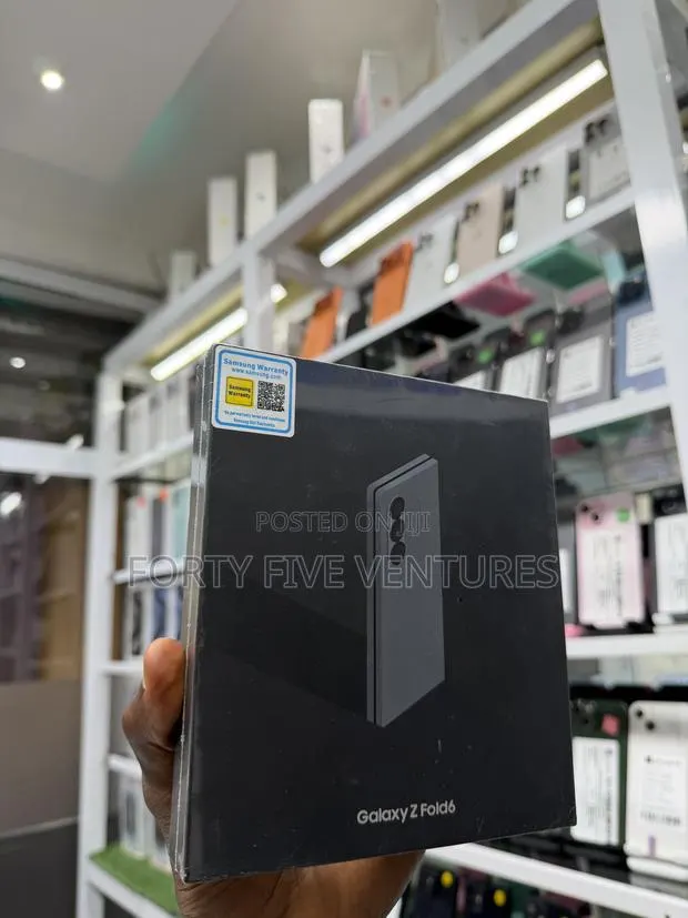 New Samsung Galaxy Z Fold6 512 GB White · Photo 1