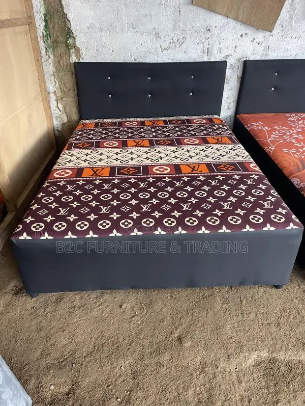 Fixed Bed With Foam · Photo 1