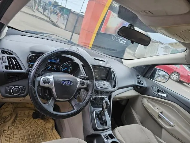 Ford Escape SE 4dr SUV AWD (1.6L 4cyl Turbo 6A) 2014 Black · Photo 1