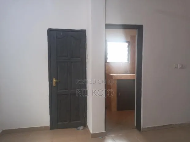 Single Room Self Contain · Photo 2