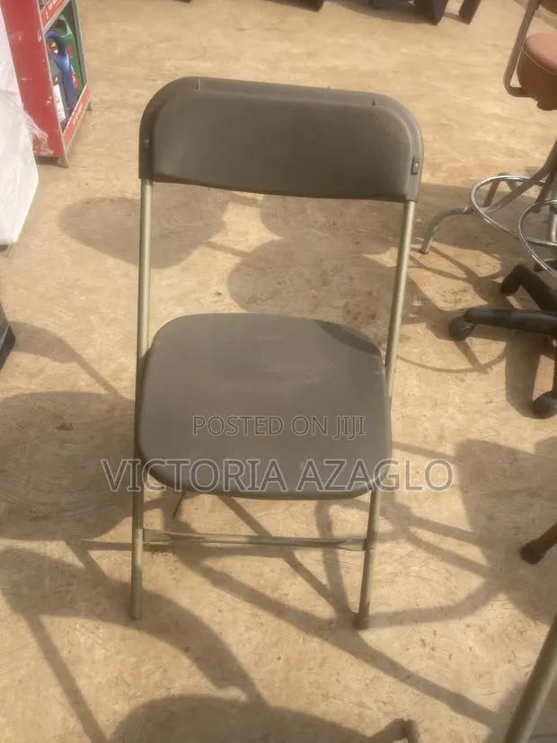 Folding Chair - Home Used · Photo 1