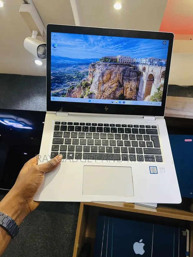 Laptop HP EliteBook X360 1030 G2 8GB Intel Core i5 SSD 256GB · Photo 1