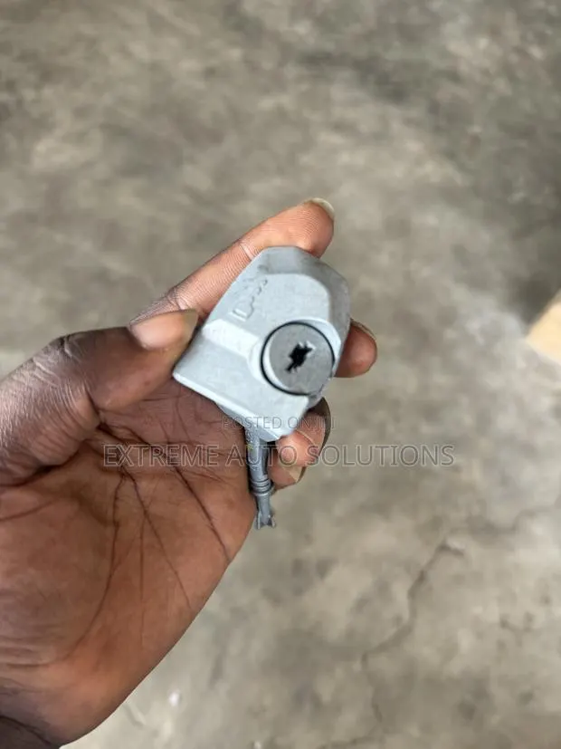 22-25 Honda Civic Driver Front Left Door Lock Cylinder · Photo 1