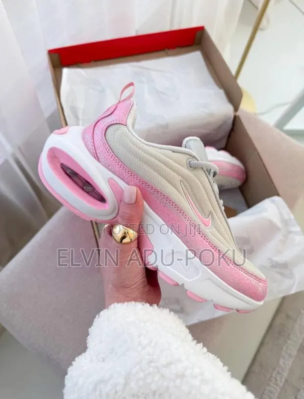 Nike Zoom In Different Styles , Swipe>>>> · Photo 1