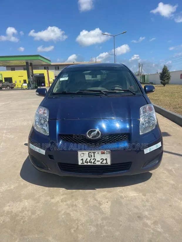 Toyota Vitz 2010 Blue