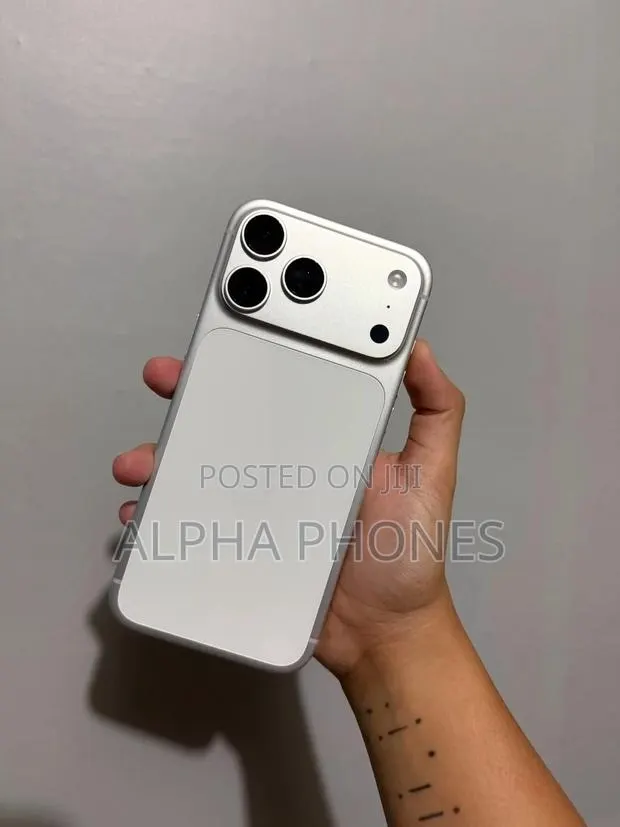 Apple iPhone 17 Pro Max 512 GB Silver · Photo 1