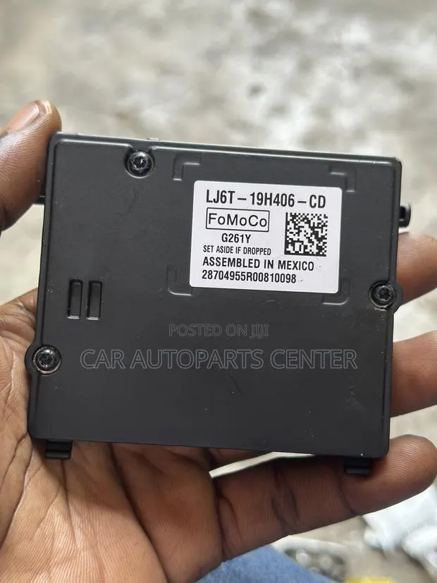 Ford Escape 2020-22 Windshield Camera Lane Departure · Photo 1
