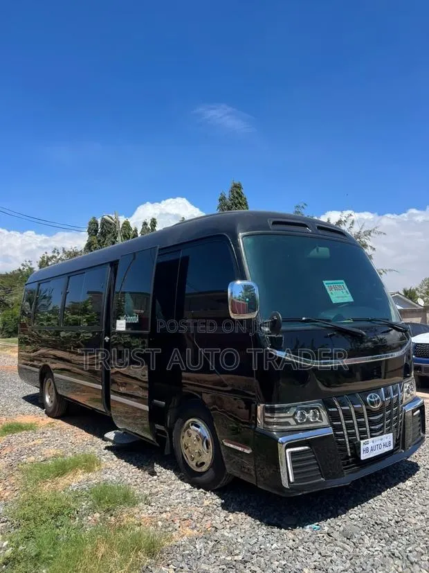 Toyota Coaster 2017 Black · Photo 1