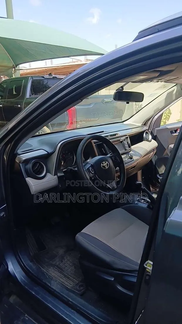 Toyota RAV4 2017 Gray · Photo 1
