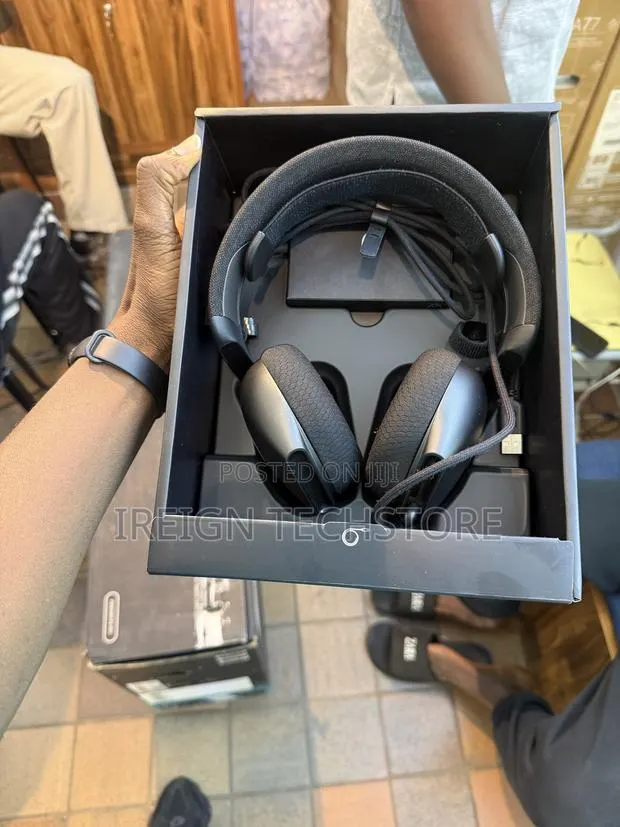 Alienware Gaming Headset (AW520H) · Photo 1