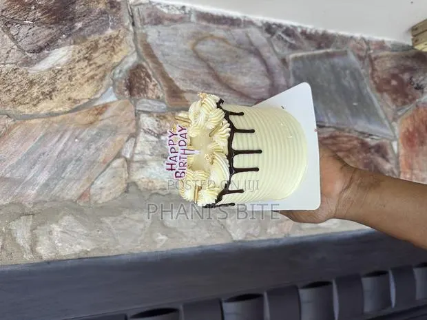 Two Layers Size 4 Cake · Photo 1