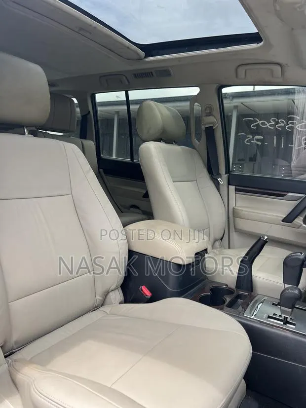 Mitsubishi Pajero V80 3.8 V6 GLS 2016 Gold · Photo 1
