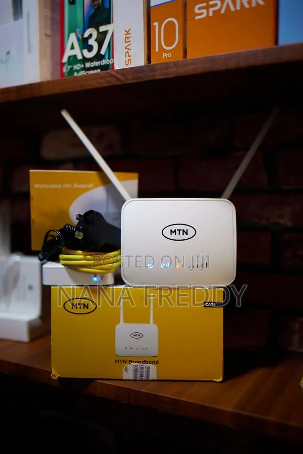 Universal S20 CAT4 Router With Its Power-Bank · Photo 1