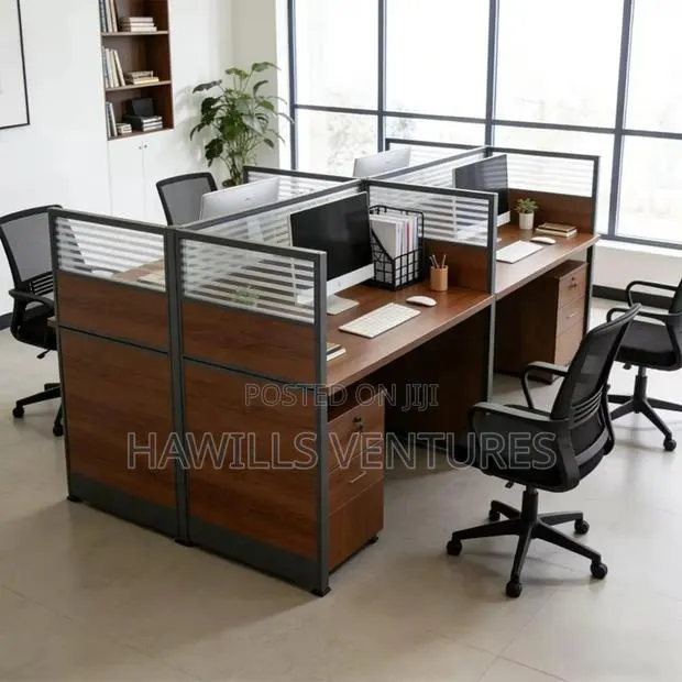 Four in One ( 4 -1) Seater Modular Office Workstation · Photo 1
