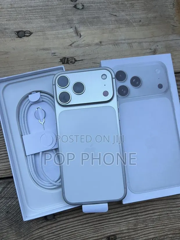 Apple iPhone 17 Pro Max 512 GB Silver · Photo 1