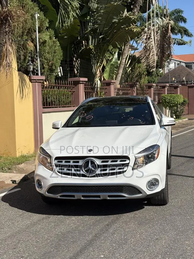 Mercedes-Benz GLA 250 2019 White · Photo 1
