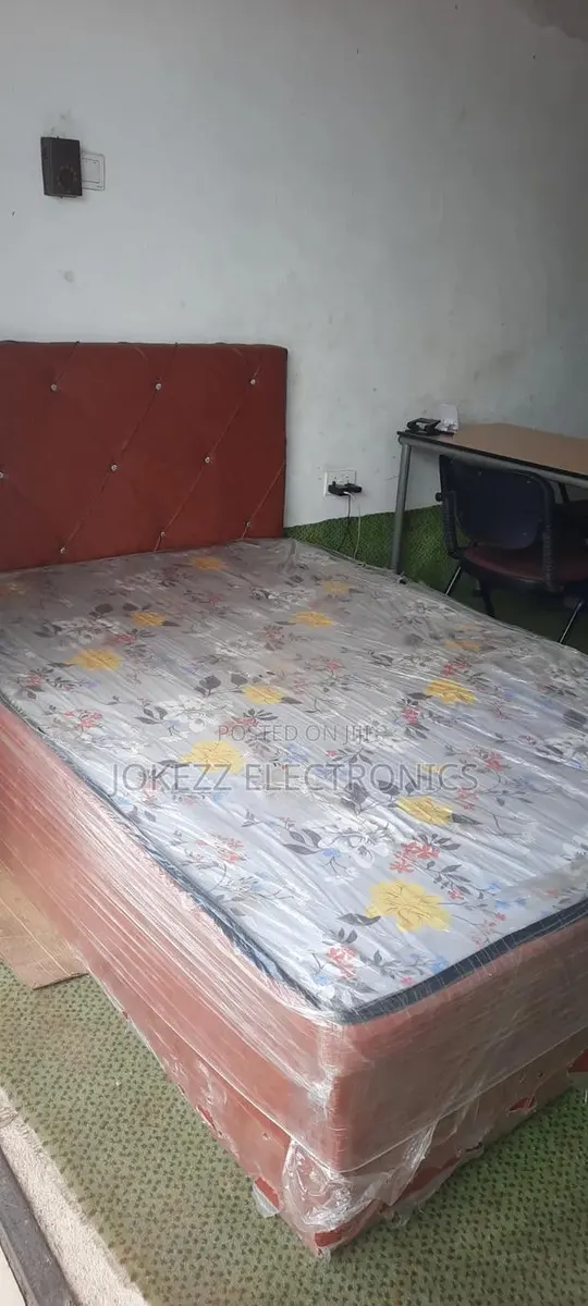 Original Complete Bed With Leather Covered · Photo 1