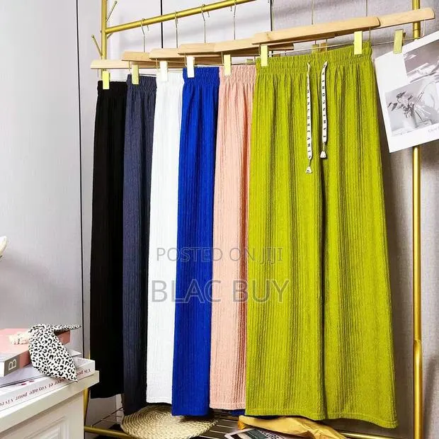 Waist Free Women Cargo Pants Material With Prints · Photo 1