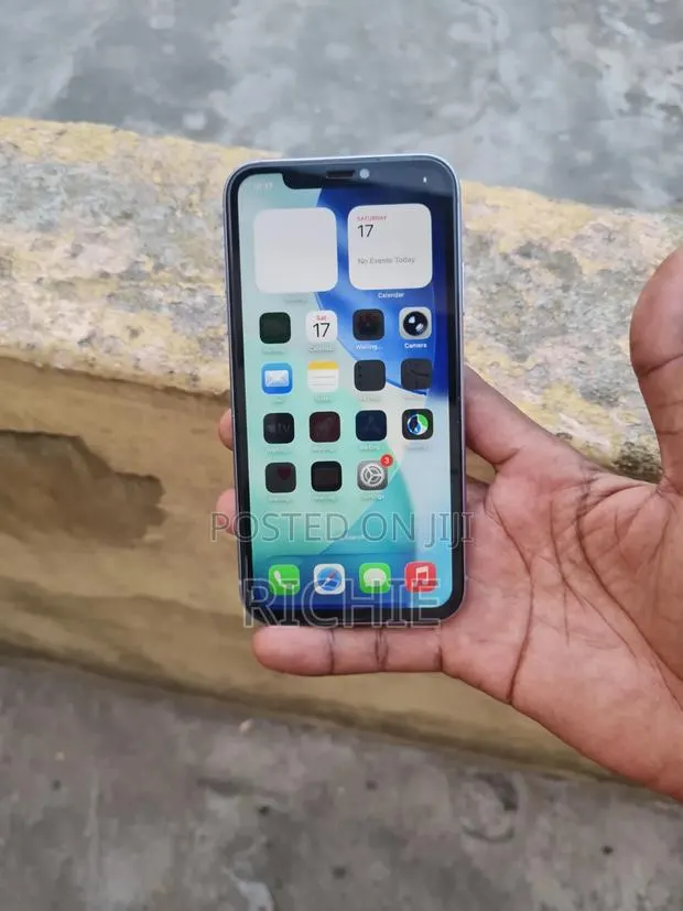 Apple iPhone 11 64 GB Graphite · Photo 1