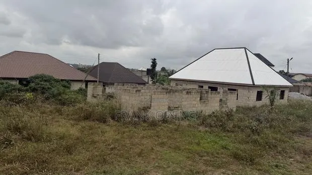 Beautiful Location One Plot With Uncompleted Building in Ejisu · Photo 3