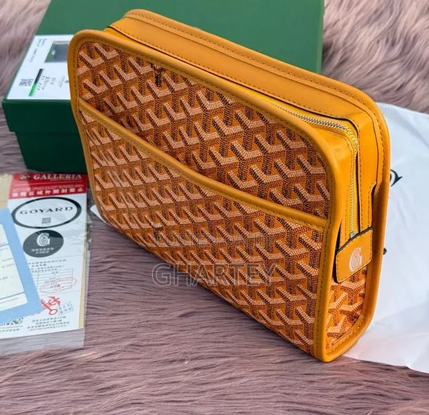 Luxury Unisex Goyard Bag in Yellow · Photo 1