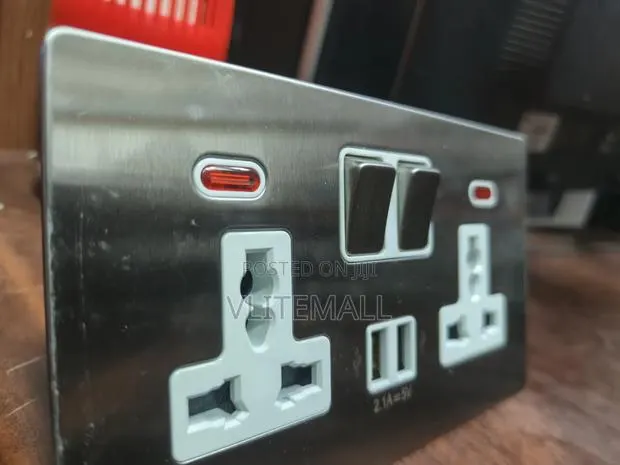 Legrand Double Socket With USB · Photo 1