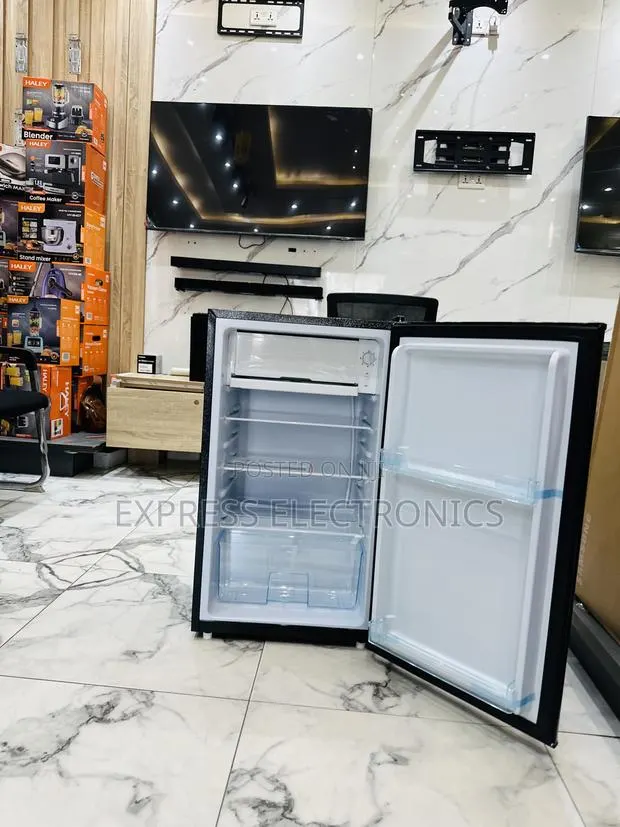 Quick Chill Single Door Nasco Black Mini Fridge Table Top · Photo 1