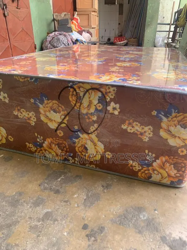 20 Inches Double Mattress · Photo 1