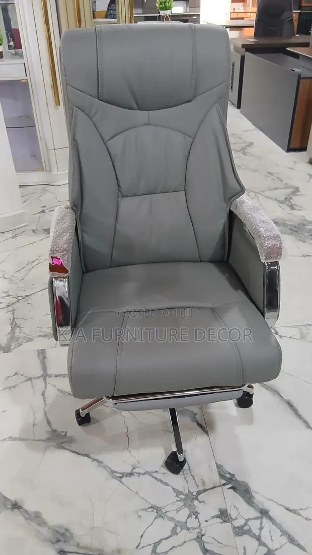 Office Chairs · Photo 1