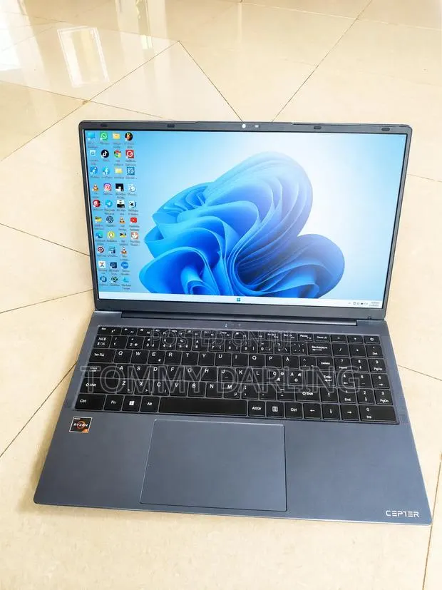 Laptop 8GB AMD Ryzen 7 HDD+SSD 250GB · Photo 1