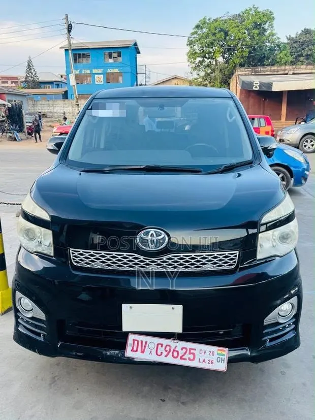 Toyota Voxy ZS Kirameki III 4WD 8-Seater 2012 Black · Photo 1