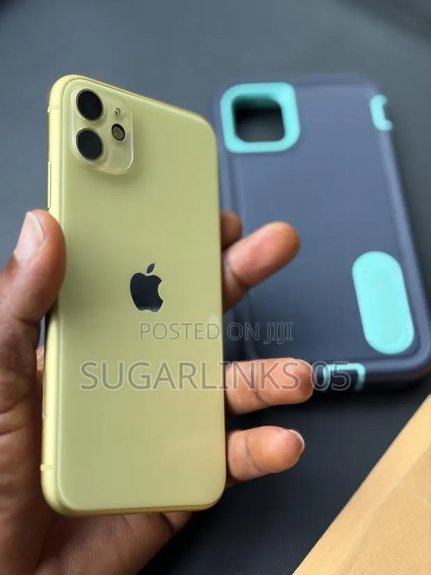 Apple iPhone 11 128 GB Yellow · Photo 1