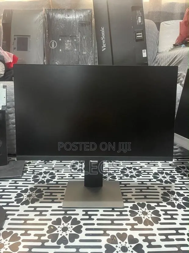 Dell Edgeless 24 Inch Monitor · Photo 1