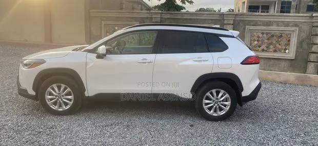 Toyota Corolla Cross 2024 White · Photo 1