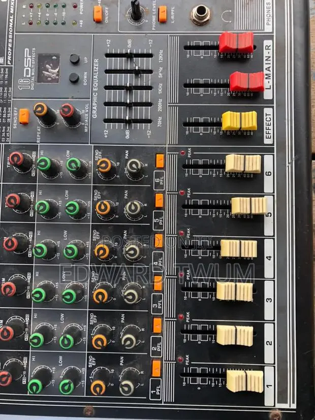 6 Channel Powered Mixer · Photo 1