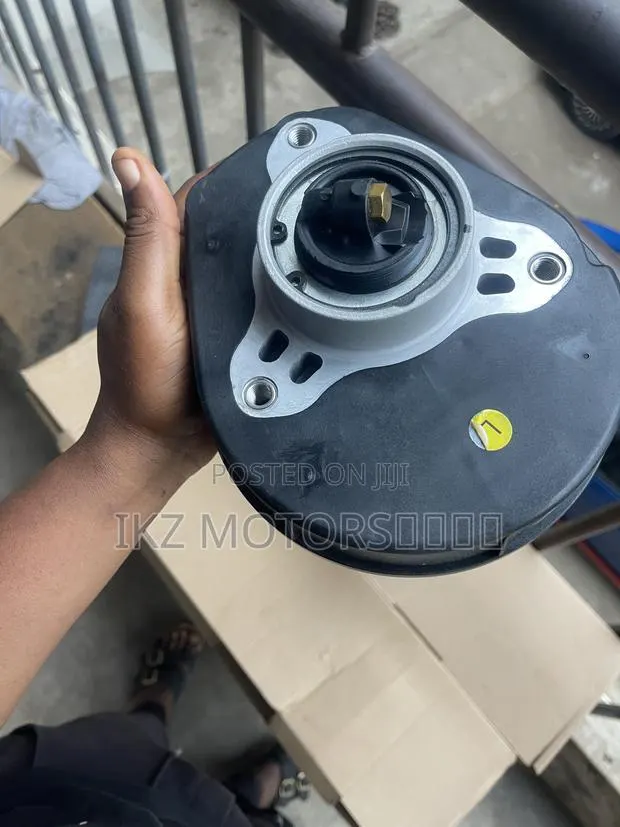 Range Rover 2023-2025 Front Shocks · Photo 1