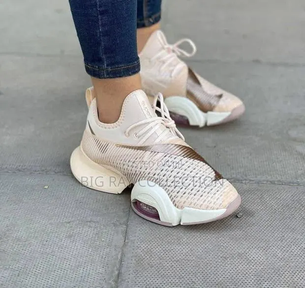 Classy Ladyβs Nike Sneaker πππ Β· Photo 1