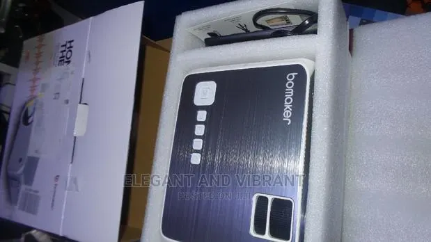 Brand New WIFI Bomaker Projector From the Uk · Photo 1