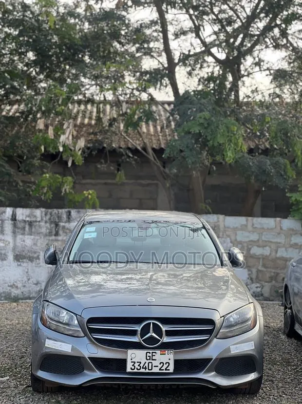 Mercedes-Benz C300 Luxury 4Matic Sedan AWD (2.0L 4cyl 7A) 2016 Silver · Photo 1