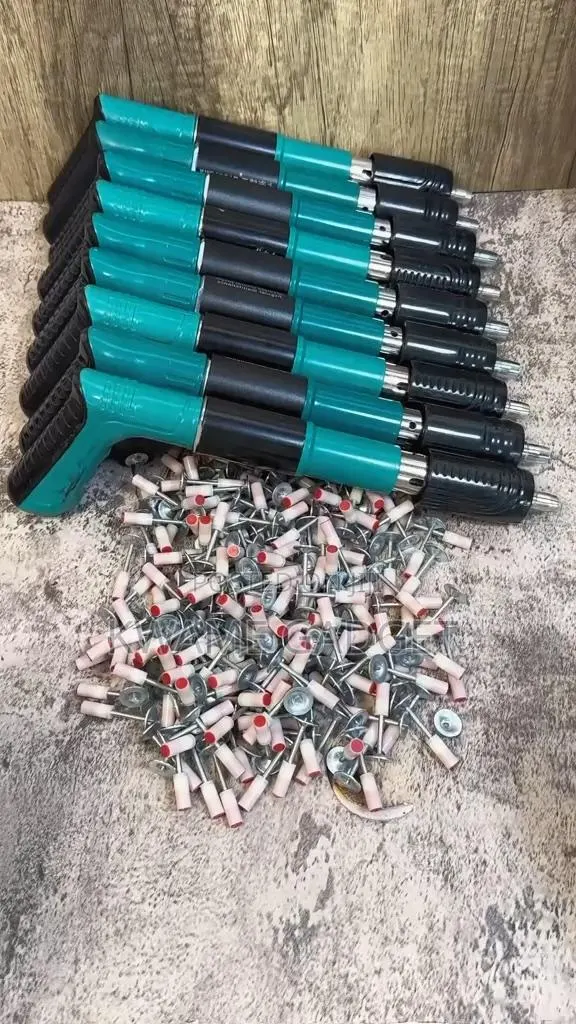 Nail Gun With 100 Pieces of Nails · Photo 1