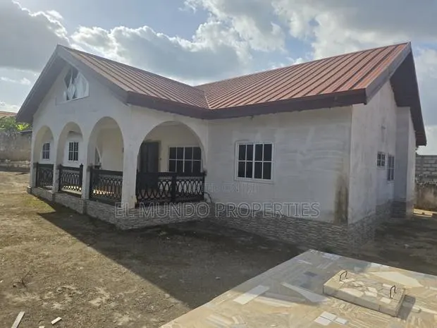 5bdrm House in Ipt Nyankyerenease, Kumasi Metropolitan for sale · Photo 1