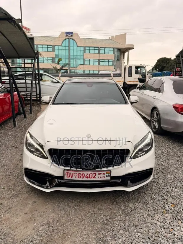 Mercedes-Benz C300 2016 White · Photo 1