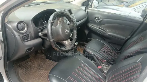 Nissan Versa 2013 Silver · Photo 1