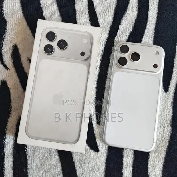 Apple iPhone 17 Pro Max 256 GB White · Photo 1